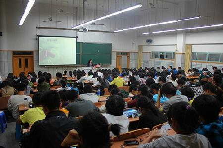 同学们认真听讲 同学们认真听讲