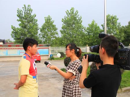 陈丰同学被桐乡市电视台采访