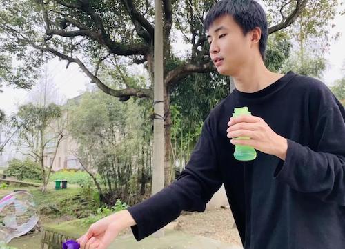 黄佳佳