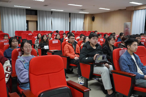学生干部听讲照片