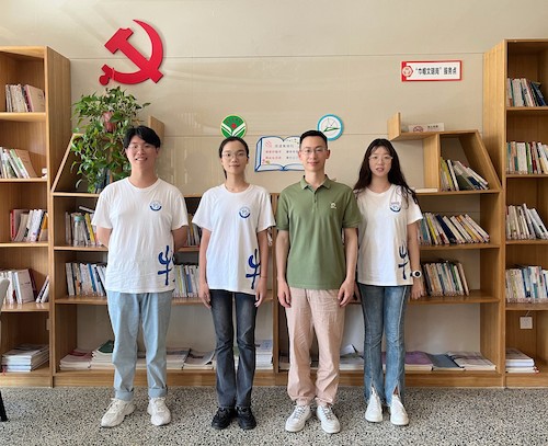 采访合影-1