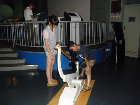 志愿者热心服务